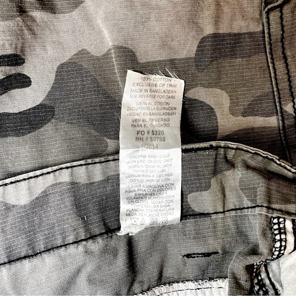 Airwalk Men’s Camouflage Sporty Knee Length Shorts Lots of Pockets Size 30 - Picture 10 of 16